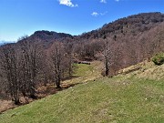 35 La breve salita dalla Baita bassa (1370 m) alla alta del Sornadello (1407 m)